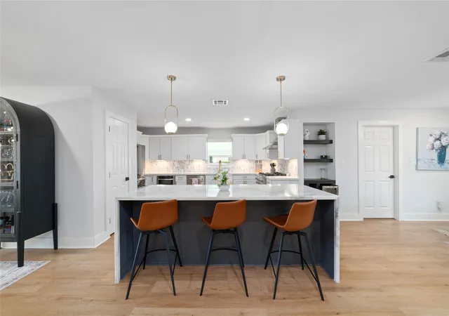 Photo 3 of Single family home for sale at 6503 Kury Ln, Houston, TX 77008 | MLS# 90886563 | Listing updated on 2026-08-30