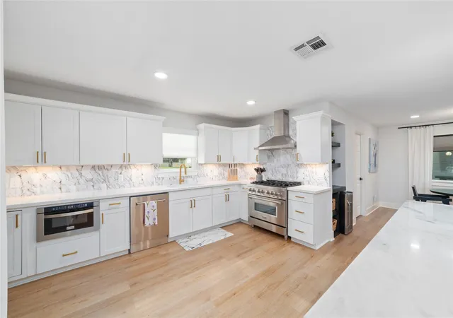 Photo 3 of Single family home for sale at 6503 Kury Ln, Houston, TX 77008 | MLS# 90886563 | Listing updated on 2026-08-30