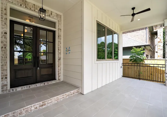 Photo 2 of Single family home for sale at 2010 Hewitt Dr, Houston, TX 77018 | MLS# 54308884 | Listing updated on 2026-09-20