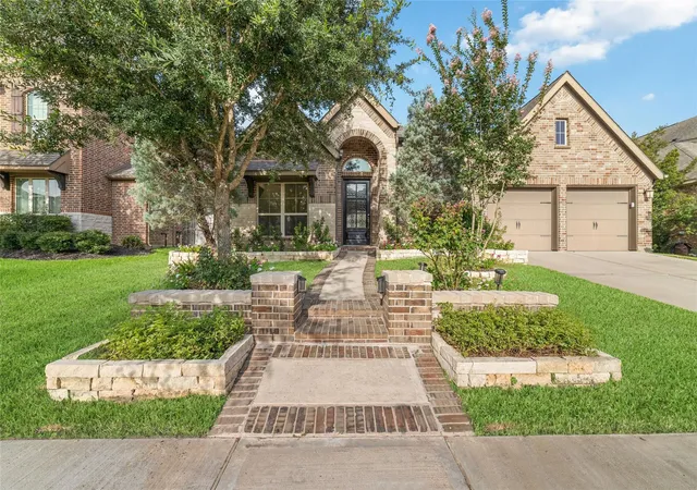 Photo 2 of Single family home for sale at 16506 Mount Hope Dr, Cypress, TX 77433 | MLS# 94003543 | Listing updated on 2026-08-15