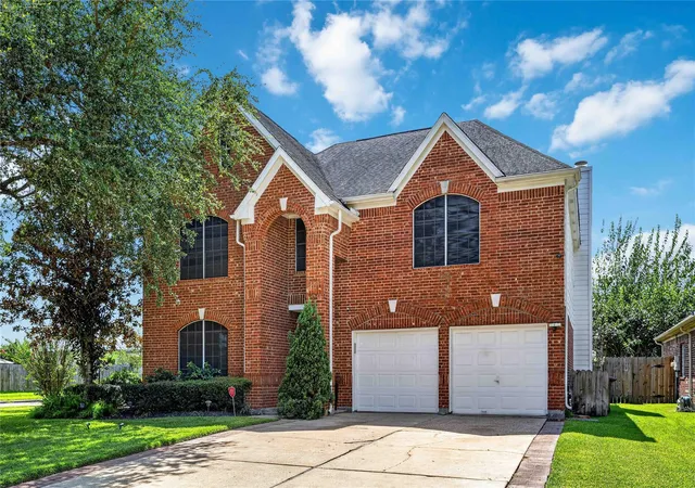 2nd image of 11618 Peachwood Lake Dr, Sugar Land, TX 77498 | MLS# 25148005