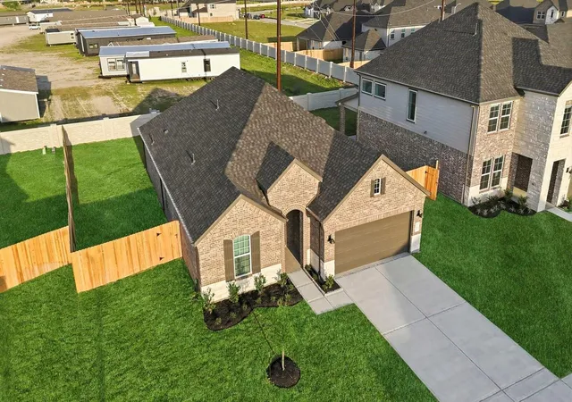 2nd image of 3214 Coral Bluff Dr, Texas City, TX 77510 | MLS# 80658203