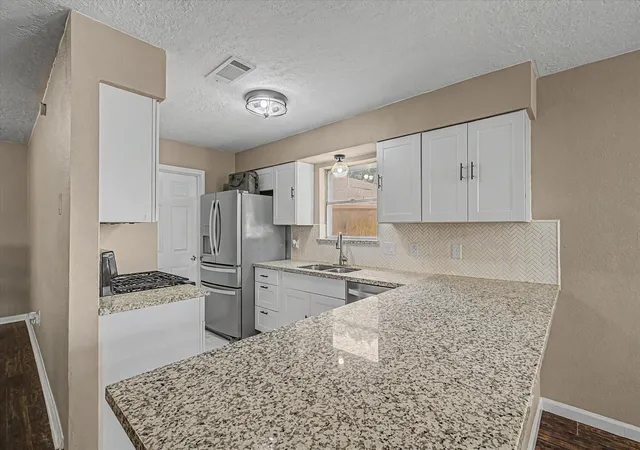 Photo 3 of Sale Pending at 2901 Castle Ct, Pearland, TX 77581 | MLS# 74386439 | Listing updated on 2026-09-03