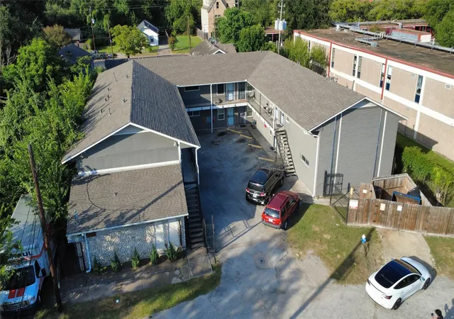 2nd image of 2819 Berry St, Houston, TX 77004 | MLS# 98009737