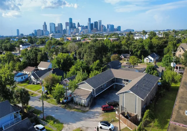 3rd image of 2819 Berry St, Houston, TX 77004 | MLS# 98009737