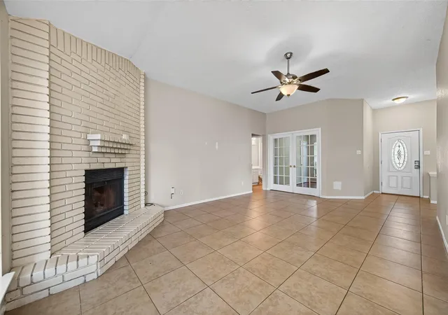 4th image of 2931 Parkwood Manor Dr, Houston, TX 77339 | MLS# 93974009