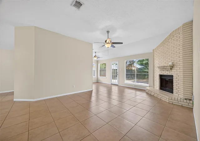 5th image of 2931 Parkwood Manor Dr, Houston, TX 77339 | MLS# 93974009