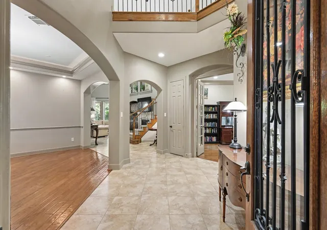 Photo 2 of Single family home for sale at 90 Player Oaks Pl, Spring, TX 77382 | MLS# 75374375 | Listing updated on 2026-09-14