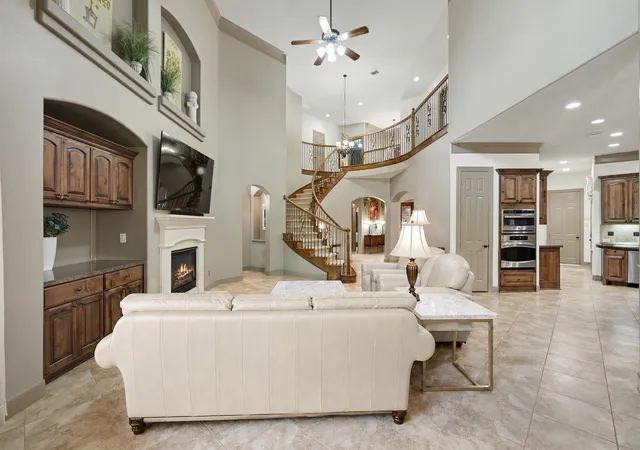 Photo 3 of Single family home for sale at 90 Player Oaks Pl, Spring, TX 77382 | MLS# 75374375 | Listing updated on 2026-09-14