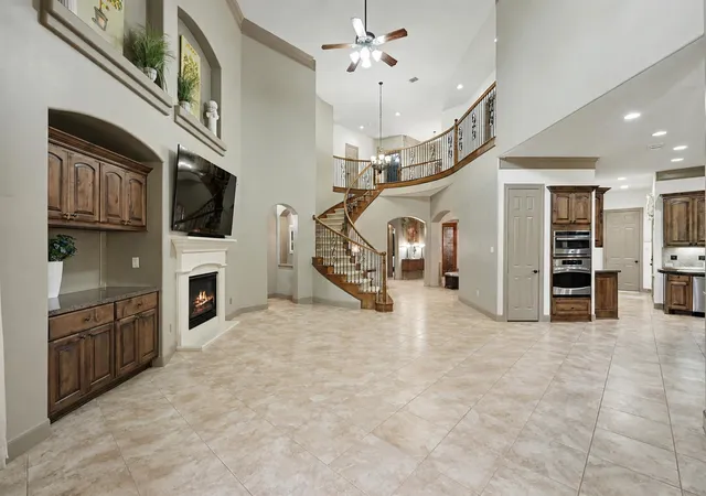 Photo 4 of Single family home for sale at 90 Player Oaks Pl, Spring, TX 77382 | MLS# 75374375 | Listing updated on 2026-09-14