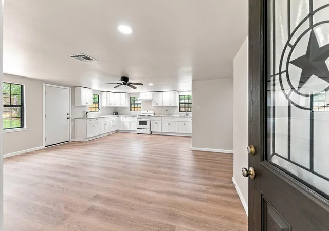 Photo 3 of Single family home for sale at 16868 Stinson Ln, Montgomery, TX 77316 | MLS# 96899893 | Listing updated on 2026-09-03