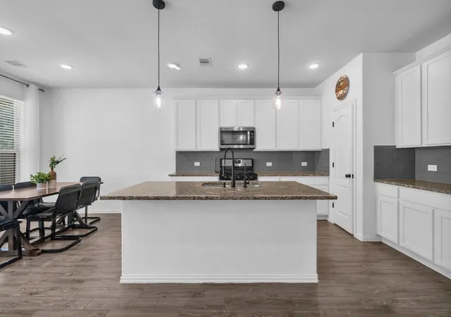 Photo 3 of Single family home for sale at 8531 Delta Dl Dr, Fulshear, TX 77441 | MLS# 76279306 | Listing updated on 2026-09-12