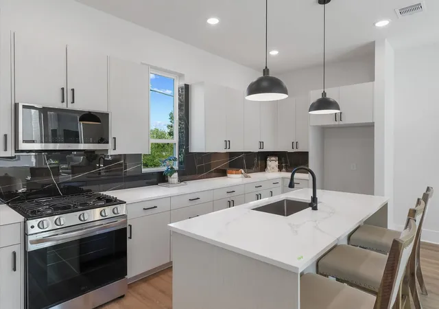 2nd image of 4710 Thornton Villas Ln, Houston, TX 77018 | MLS# 61086533