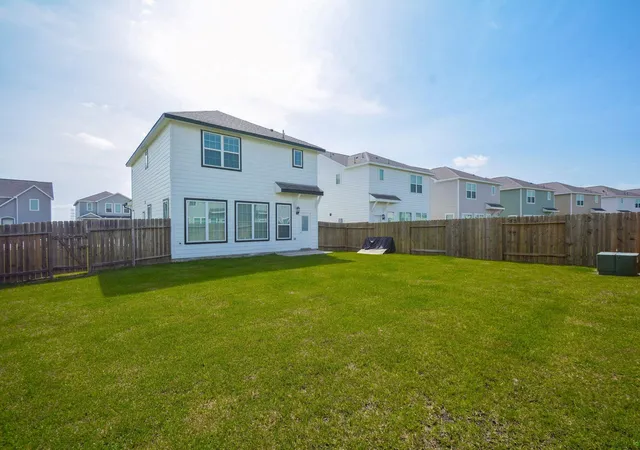 Photo 3 of Sale Pending at 19310 Sparrow Trl, Rosharon, TX 77583 | MLS# 27583073 | Listing updated on 2026-10-04