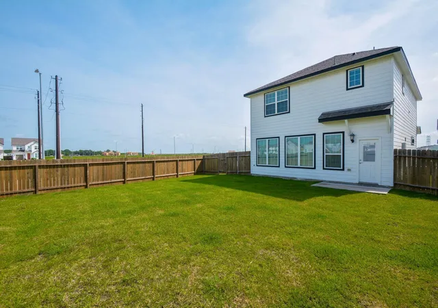 Photo 3 of Sale Pending at 19310 Sparrow Trl, Rosharon, TX 77583 | MLS# 27583073 | Listing updated on 2026-10-04