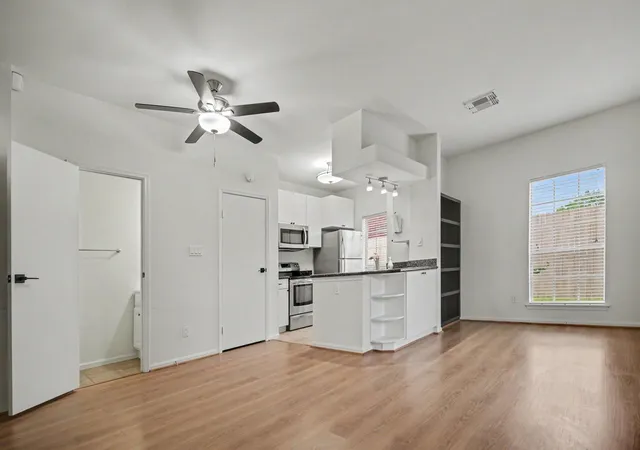 Photo 4 of Condo for sale at 7575 Cambridge St #3305, Houston, TX 77054 | MLS# 42272722 | Listing updated on 2026-08-17