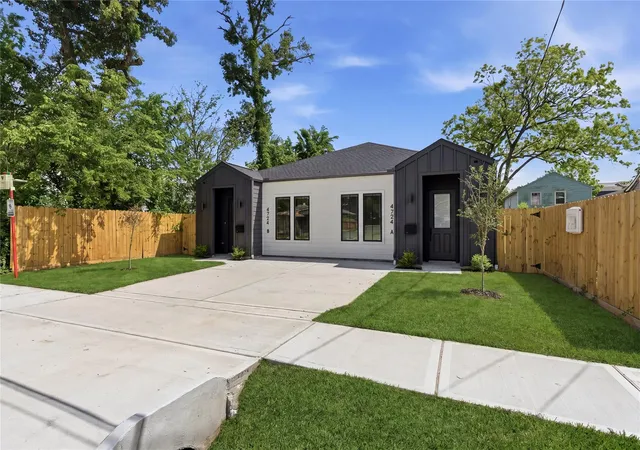 Photo 3 of Sale Pending at 4724 Coke St, Houston, TX 77020 | MLS# 38360509 | Listing updated on 2026-09-08
