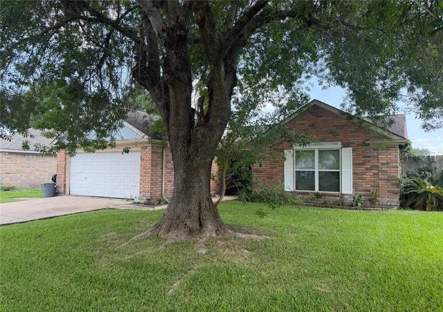 3rd image of 9810 Brookview Dr, La Porte, TX 77571 | MLS# 37322154