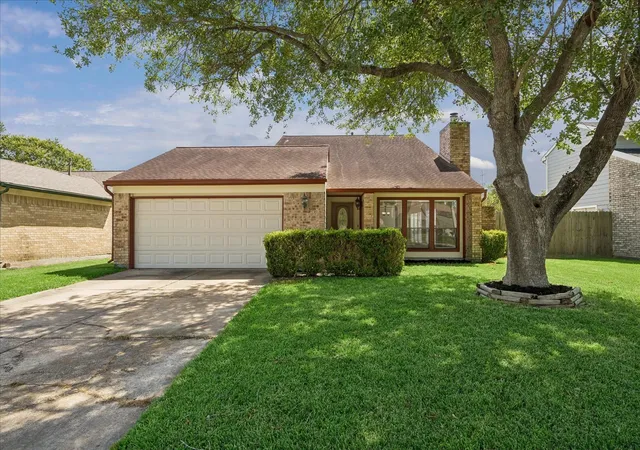 1st image of 15714 Pipers View Dr, Webster, TX 77598 | MLS# 41332363