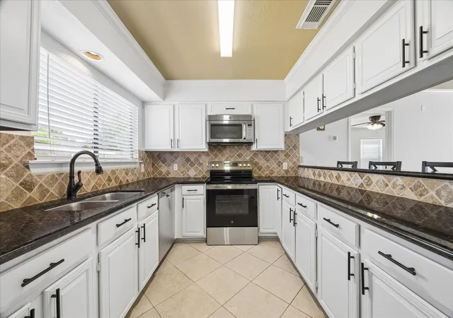 3rd image of 15714 Pipers View Dr, Webster, TX 77598 | MLS# 41332363