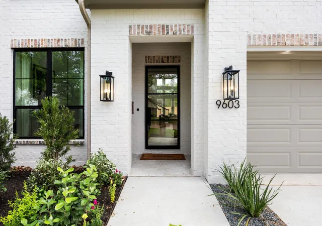 Photo 2 of Sale Pending at 9603 Carousel Ln, Houston, TX 77080 | MLS# 52002028 | Listing updated on 2026-09-18