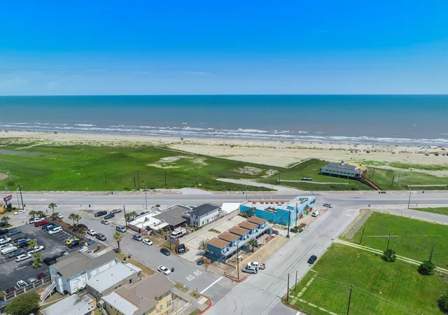 1st image of 1102 8th St, Galveston, TX 77550 | MLS# 31875600