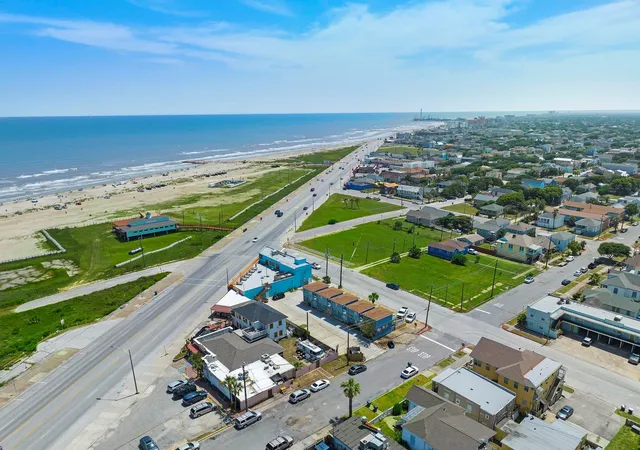 25th image of 1102 8th St, Galveston, TX 77550 | MLS# 31875600