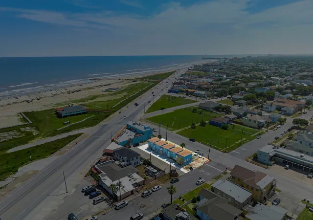 2nd image of 1102 8th St, Galveston, TX 77550 | MLS# 31875600