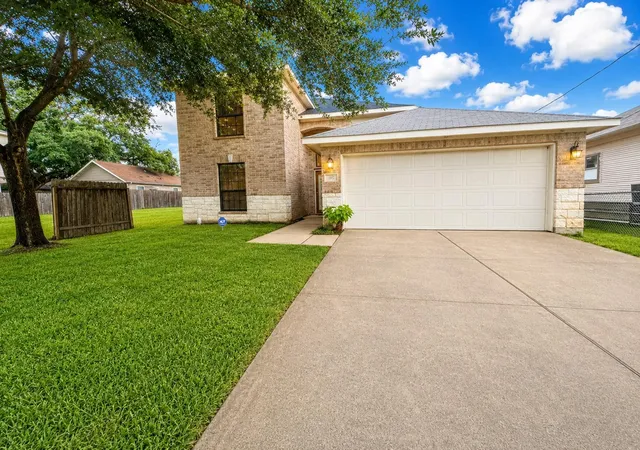 Photo 2 of Single family home for sale at 1602 Halpern St, Houston, TX 77009 | MLS# 14612743 | Listing updated on 2026-09-16