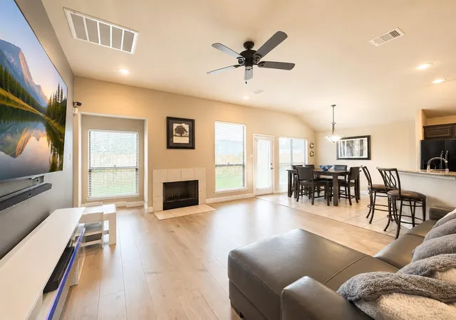 Photo 3 of Single family home for sale at 1602 Halpern St, Houston, TX 77009 | MLS# 14612743 | Listing updated on 2026-09-16