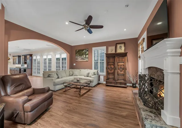 3rd image of 6317 Riverview Wy, Houston, TX 77057 | MLS# 94832427
