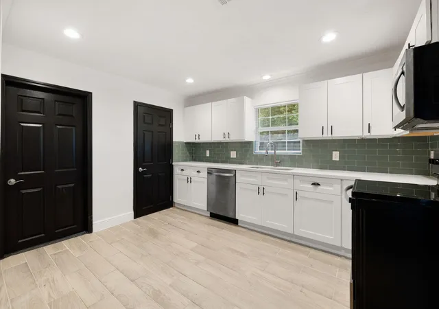 Photo 4 of Single family home for sale at 6825 London St, Houston, TX 77021 | MLS# 25028920 | Listing updated on 2026-08-10