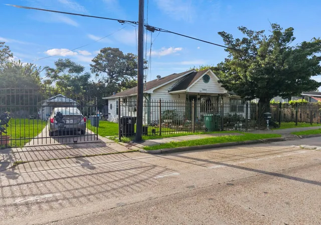 4th image of 5604 Elysian St, Houston, TX 77009 | MLS# 33952597