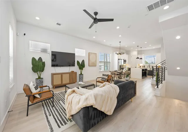 Photo 4 of Single family home for sale at 7809 Amelia Rd #B, Houston, TX 77055 | MLS# 35589065 | Listing updated on 2026-09-20