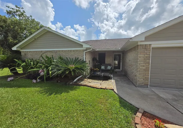 Photo 3 of Sale Pending at 610 Ave C, Alvin, TX 77511 | MLS# 59729572 | Listing updated on 2026-09-17