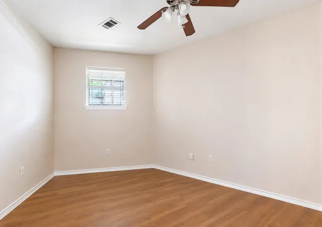 21st image of 108 Harbour Town Cir, Montgomery, TX 77356 | MLS# 91414242