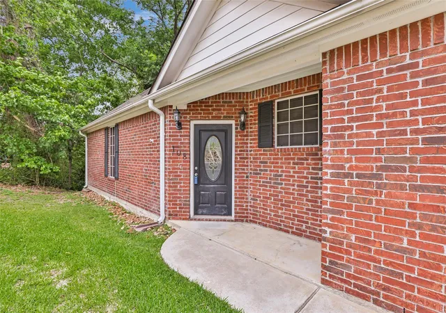 2nd image of 108 Harbour Town Cir, Montgomery, TX 77356 | MLS# 91414242