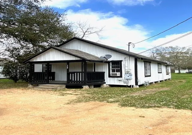 Photo 2 of Single family home for sale at 708 N Wharton St, El Campo, TX 77437 | MLS# 72604183 | Listing updated on 2026-08-22