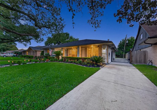 4th image of 5531 Lymbar Dr, Houston, TX 77096 | MLS# 87375872