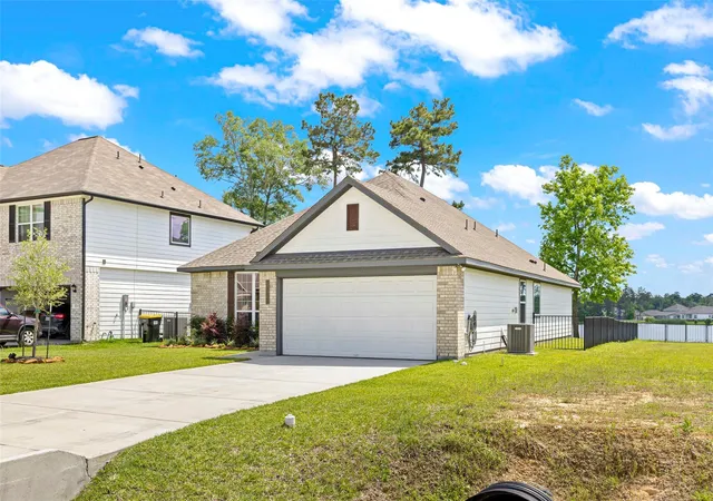 2nd image of 383 Shoreview Dr, Conroe, TX 77303 | MLS# 48564072