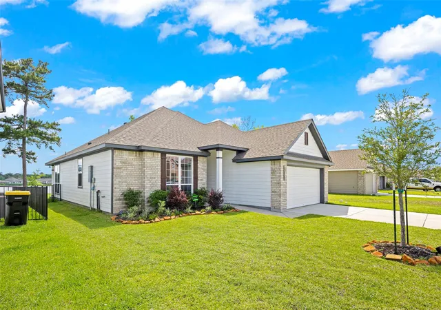 3rd image of 383 Shoreview Dr, Conroe, TX 77303 | MLS# 48564072