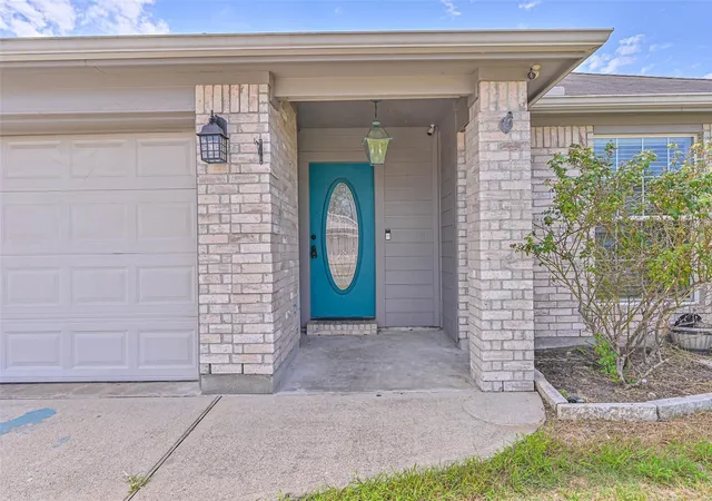 Photo 3 of Single family home for sale at 911 Ruth Cir, Texas City, TX 77591 | MLS# 36033772 | Listing updated on 2026-09-11