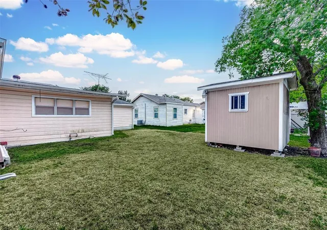 28th image of 913 Maple Ave, Pasadena, TX 77506 | MLS# 35293233