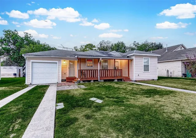 2nd image of 913 Maple Ave, Pasadena, TX 77506 | MLS# 35293233