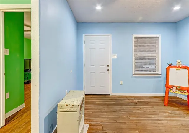 4th image of 913 Maple Ave, Pasadena, TX 77506 | MLS# 35293233