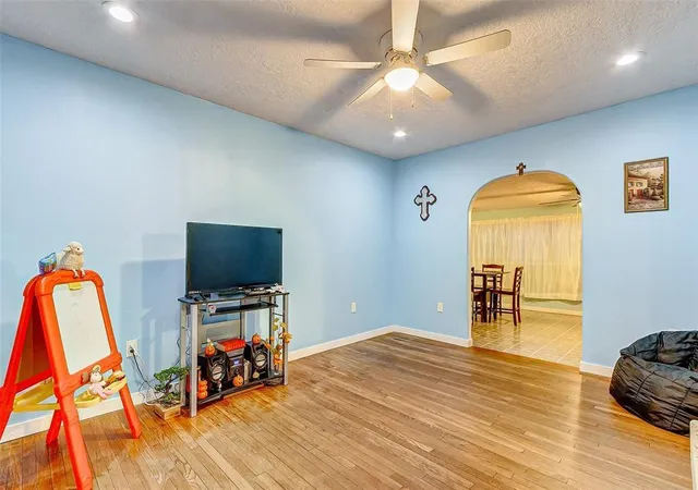 5th image of 913 Maple Ave, Pasadena, TX 77506 | MLS# 35293233