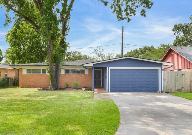 Photo 1 of Sale Pending at 1865 Dolphin Dr, Seabrook, TX 77586 | MLS# 19866758 | Listing updated on 2026-09-03