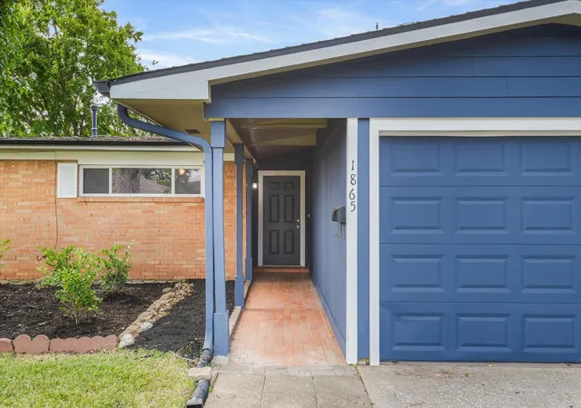 Photo 3 of Sale Pending at 1865 Dolphin Dr, Seabrook, TX 77586 | MLS# 19866758 | Listing updated on 2026-09-03