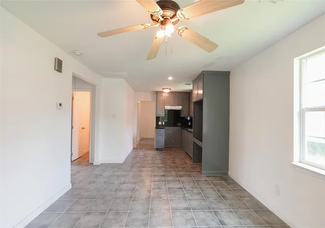 2nd image of 2407 Russell St, Houston, TX 77026 | MLS# 2009326
