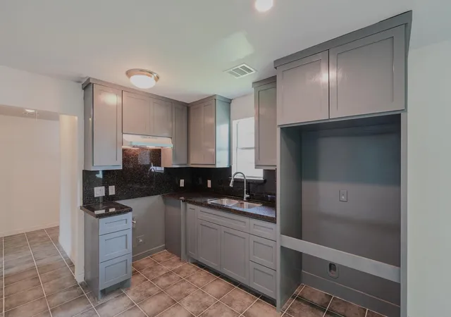 Photo 3 of Single family home for sale at 2407 Russell St, Houston, TX 77026 | MLS# 2009326 | Listing updated on 2026-09-02